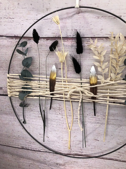 Türkranz Kranz Ring Eukalyptus Ruskus Gras Perlhuhn Feder Wandkranz Trockenblumen Natur natürlich Hoop Fensterdeko – handgemacht aus Seiden- und Kunstblumen, langlebig & pflegeleicht von SarahsFlowerStudio
