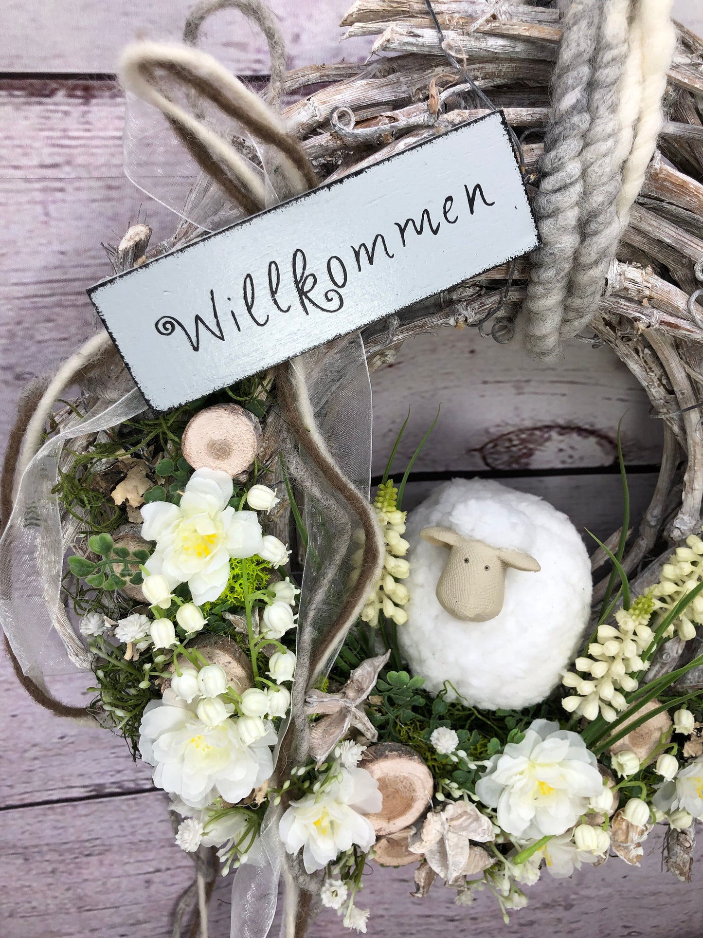 Frühlingskranz Türdeko mit Schafen & Maiglöckchen – Osterkranz Seidenblumen – Türkranz – SarahsFlowerStudio