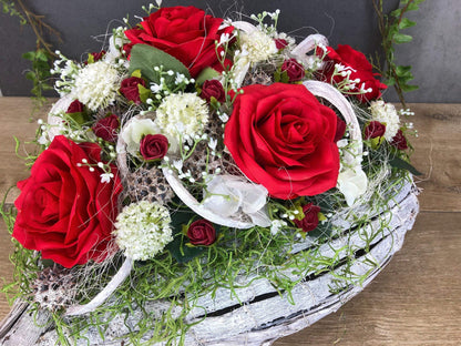 Grabgesteck Grabschmuck Herz Grabdeko Grabdekoration – handgemacht aus Seiden- und Kunstblumen, langlebig & pflegeleicht von SarahsFlowerStudio