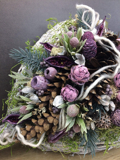 Grabgesteck Allerheiligen Grabschmuck Herz Grabdekoration Deko Tanne Exoten Kapgrün Zapfen Hutzeln Filzschnur Islandmoos Herz – handgemacht aus Seiden- und Kunstblumen, langlebig & pflegeleicht von SarahsFlowerStudio