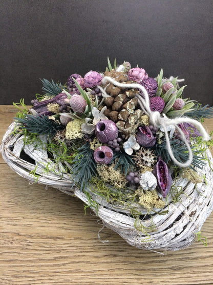 Grabgesteck Allerheiligen Grabschmuck Herz Grabdekoration Deko Tanne Exoten Kapgrün Zapfen Hutzeln Filzschnur Islandmoos Herz – handgemacht aus Seiden- und Kunstblumen, langlebig & pflegeleicht von SarahsFlowerStudio