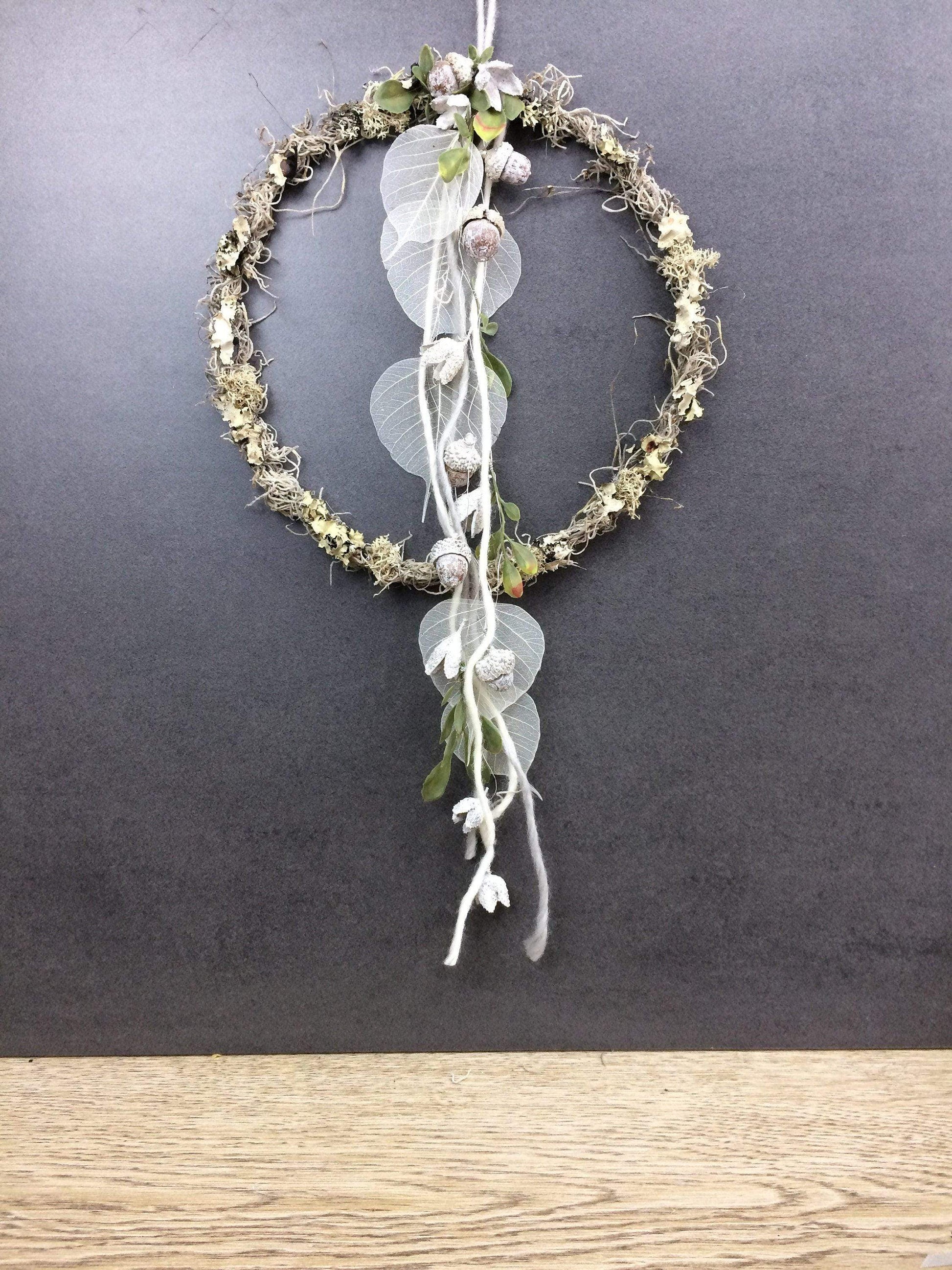 Türkranz Herbst Herbstlich Türschmuck Modern Tür Schmuck Wunschgröße ganzjährig Boho Eicheln Filz Natur Moos Skelettblätter Buchecker – handgemacht aus Seiden- und Kunstblumen, langlebig & pflegeleicht von SarahsFlowerStudio