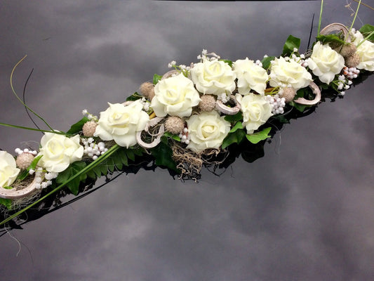 Autoschmuck Autodekoration Autoblumenschmuck Gesteck Wunschfarbe Hochzeit Kutschen Schmuck Kutschendeko Kutsche Wedding – handgemacht aus Seiden- und Kunstblumen, langlebig & pflegeleicht von SarahsFlowerStudio