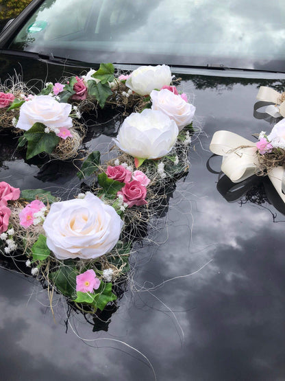 Autoschmuck Set 3 Teilig Herz und Schleifen Autodekoration Autoblumenschmuck Gesteck Hochzeit Pfingstrosen Rose Efeu Schleifen Modern Edel – handgemacht aus Seiden- und Kunstblumen, langlebig & pflegeleicht von SarahsFlowerStudio