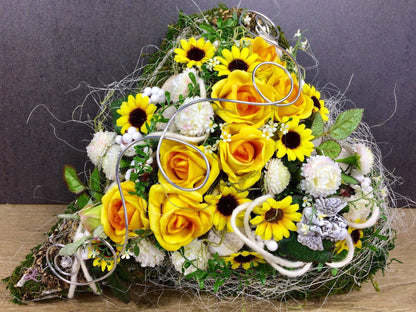 Grabgesteck Grabschmuck Herz Rosen Sonnenblumen Astern Birkenscheiben Filz Draht Engel Grabdekoration Grabschmuck Allerheiligen – handgemacht aus Seiden- und Kunstblumen, langlebig & pflegeleicht von SarahsFlowerStudio