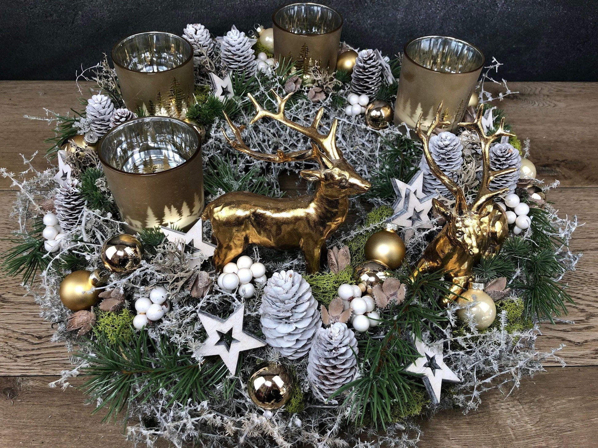 Adventskranz Adventskalender Asparagus Hirsch Zapfen mehrjährig groß rund – handgemacht aus Seiden- und Kunstblumen, langlebig & pflegeleicht von SarahsFlowerStudio