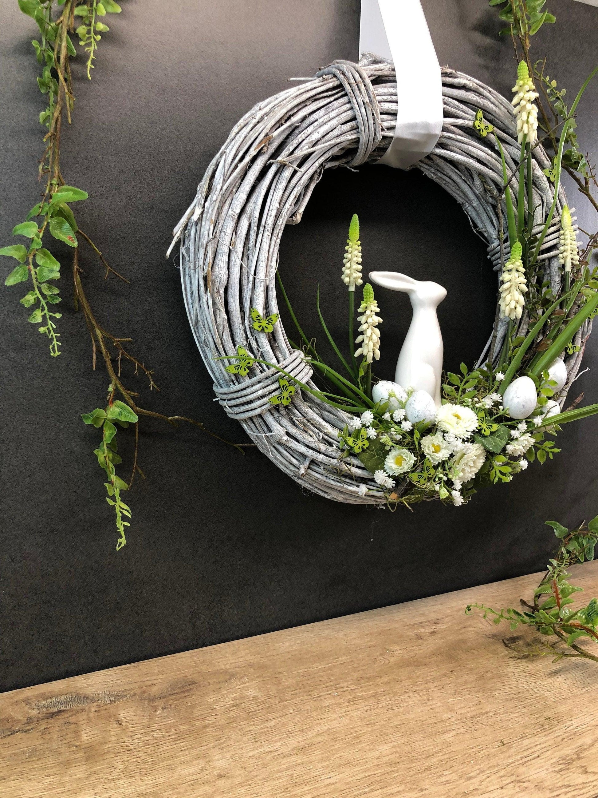 Frühlingskranz 35cm mit Hasen & Gänseblümchen – großer Osterkranz Seidenblumen – Türkranz – SarahsFlowerStudio