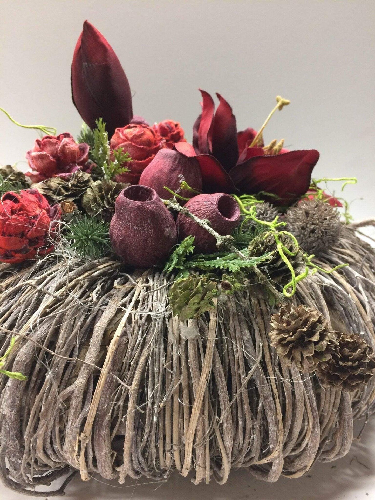 Grabgesteck Allerheiligen Grabschmuck Amaryllis Wunschfarbe Grabdeko Grabdekoration Allerheiligen – handgemacht aus Seiden- und Kunstblumen, langlebig & pflegeleicht von SarahsFlowerStudio