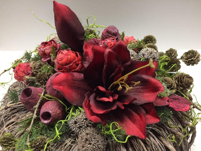 Grabgesteck Allerheiligen Grabschmuck Amaryllis Wunschfarbe Grabdeko Grabdekoration Allerheiligen – handgemacht aus Seiden- und Kunstblumen, langlebig & pflegeleicht von SarahsFlowerStudio