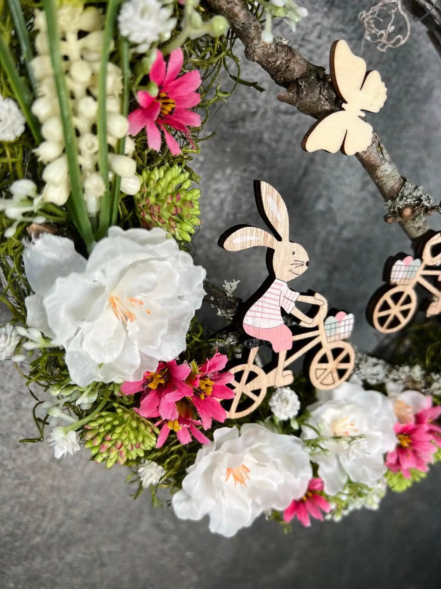 Frühlingskranz Türdeko mit Hasen, Eiern & Schleierkraut – Seidenblumen Osterkranz – Türkranz – SarahsFlowerStudio