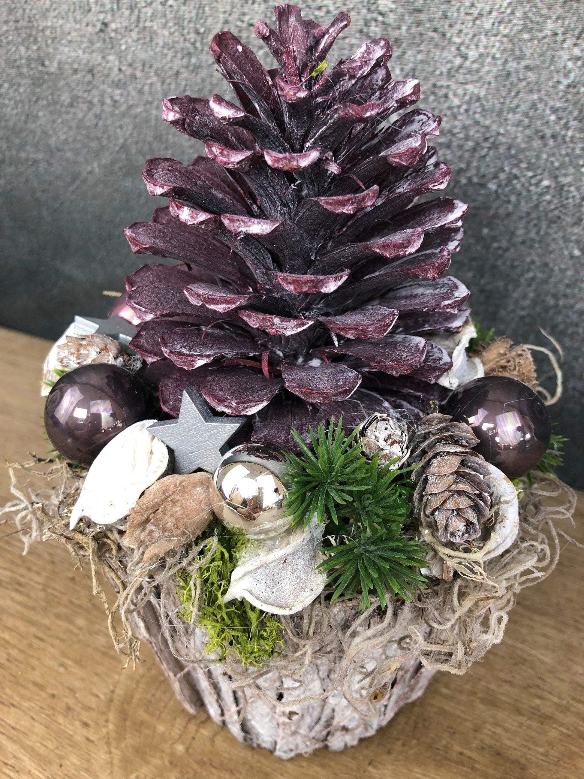 Adventsgesteck Gesteck Zapfen Zapfe Beere Modern Rund Moos Thuja Zapfen Rot Weiß – handgemacht aus Seiden- und Kunstblumen, langlebig & pflegeleicht von SarahsFlowerStudio