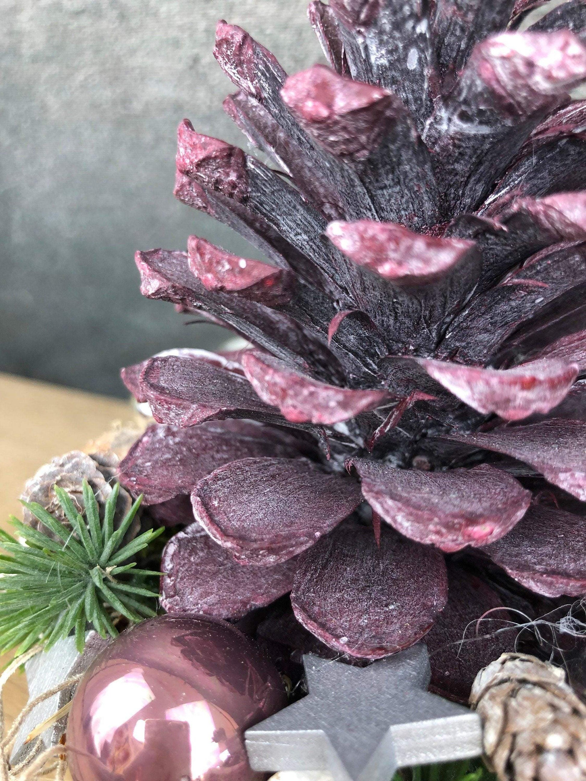 Adventsgesteck Gesteck Zapfen Zapfe Beere Modern Rund Moos Thuja Zapfen Rot Weiß – handgemacht aus Seiden- und Kunstblumen, langlebig & pflegeleicht von SarahsFlowerStudio