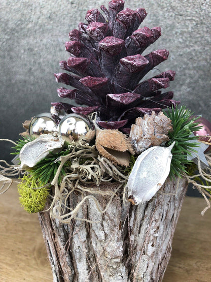 Adventsgesteck Gesteck Zapfen Zapfe Beere Modern Rund Moos Thuja Zapfen Rot Weiß – handgemacht aus Seiden- und Kunstblumen, langlebig & pflegeleicht von SarahsFlowerStudio