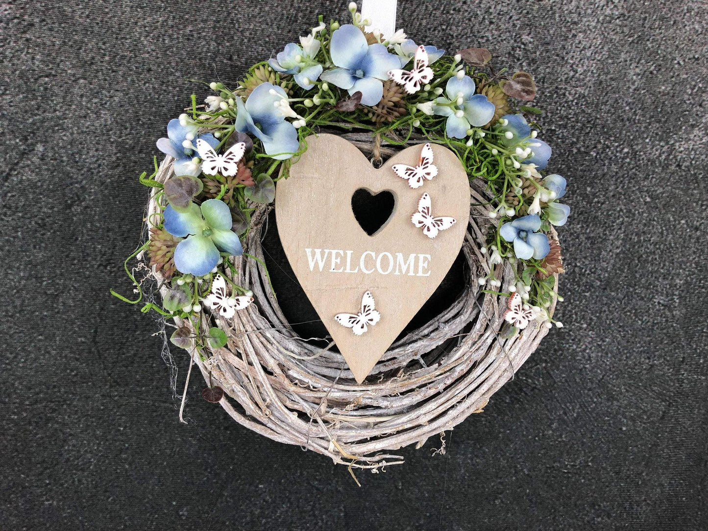 Türkranz Türdeko Türschmuck Herz Welcome Modern ganzjährig Tür Schmuck Schmetterling Herbst – handgemacht aus Seiden- und Kunstblumen, langlebig & pflegeleicht von SarahsFlowerStudio