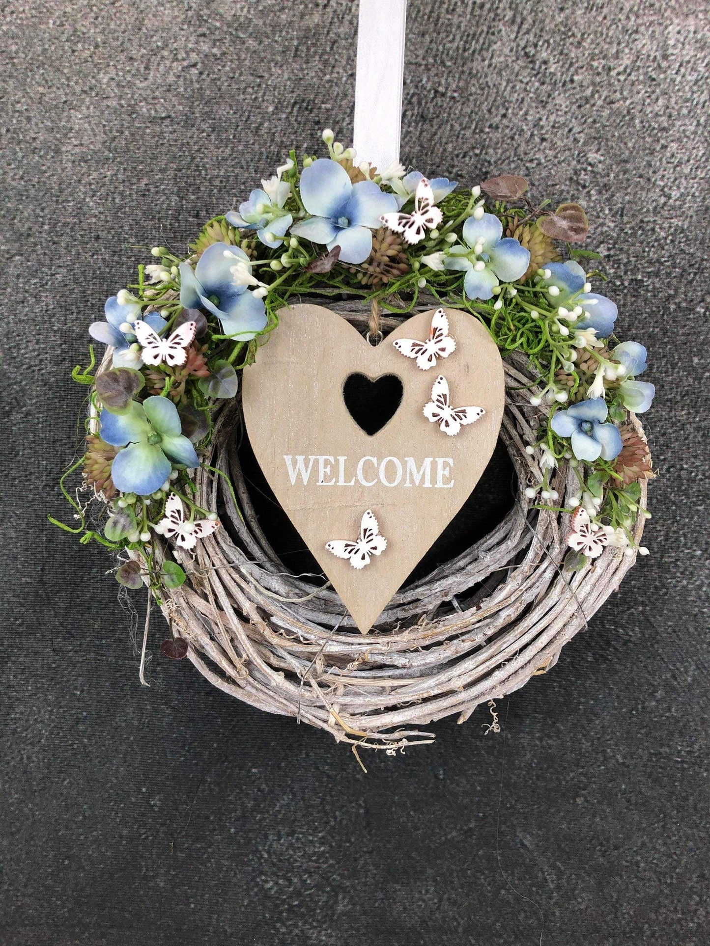 Türkranz Türdeko Türschmuck Herz Welcome Modern ganzjährig Tür Schmuck Schmetterling Herbst – handgemacht aus Seiden- und Kunstblumen, langlebig & pflegeleicht von SarahsFlowerStudio