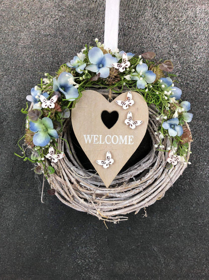 Türkranz Türdeko Türschmuck Herz Welcome Modern ganzjährig Tür Schmuck Schmetterling Herbst – handgemacht aus Seiden- und Kunstblumen, langlebig & pflegeleicht von SarahsFlowerStudio