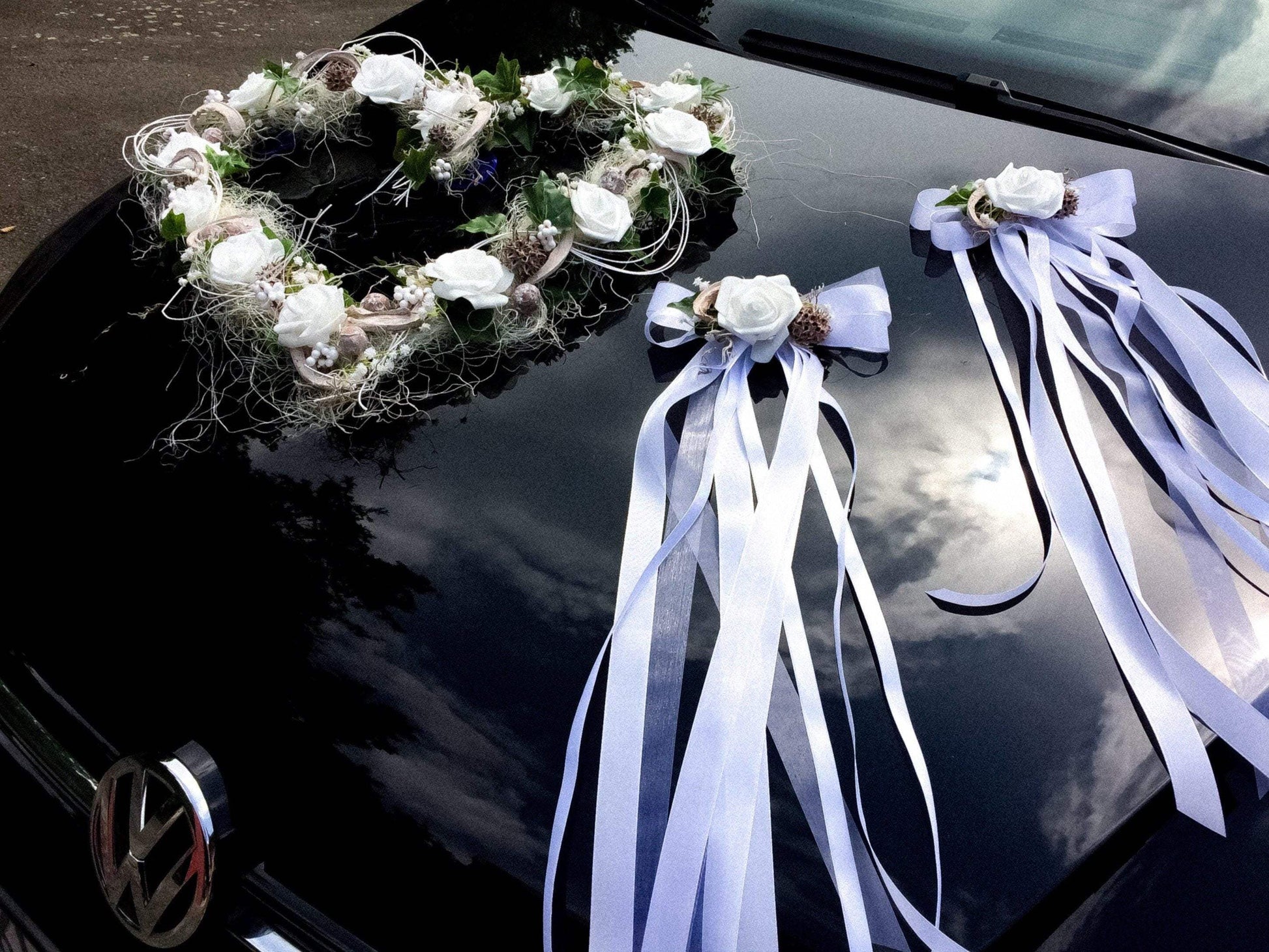 Autoschmuck Set 3 Teilig Herz und Schleifen Autodekoration Autoblumenschmuck Gesteck Hochzeit Kutschen Schmuck Kutschendeko Kutsche Wedding – handgemacht aus Seiden- und Kunstblumen, langlebig & pflegeleicht von SarahsFlowerStudio