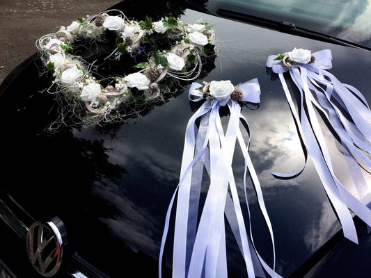 Autoschmuck Set 3 Teilig Herz und Schleifen Autodekoration Autoblumenschmuck Gesteck Hochzeit Kutschen Schmuck Kutschendeko Kutsche Wedding – handgemacht aus Seiden- und Kunstblumen, langlebig & pflegeleicht von SarahsFlowerStudio