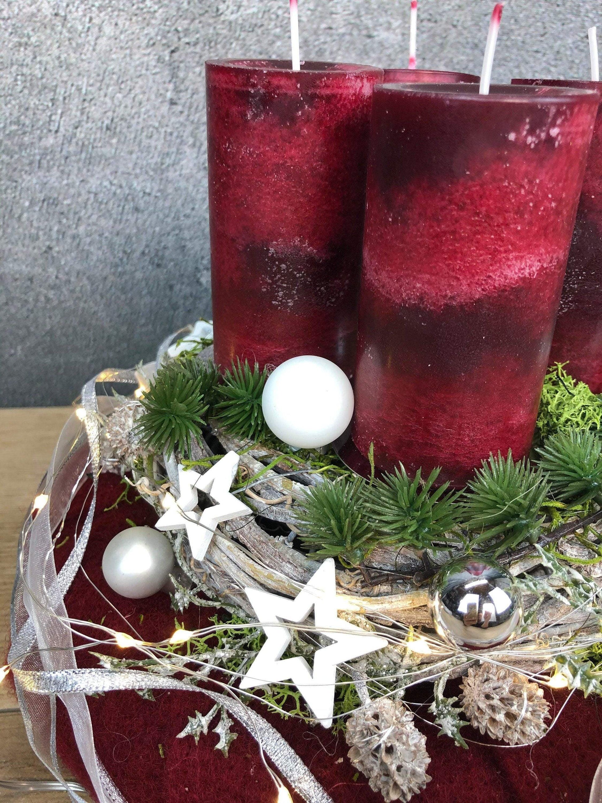 Adventskranz Adventskalender Filz Kugeln Sterne Moos Zedern mehrjährig rund – handgemacht aus Seiden- und Kunstblumen, langlebig & pflegeleicht von SarahsFlowerStudio