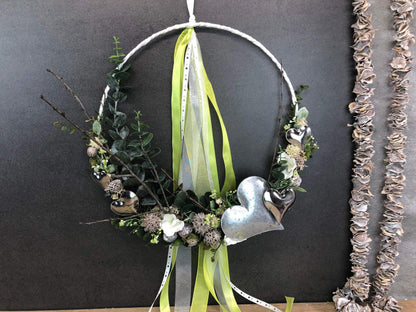 Türkranz ganzjährig Modern Türdeko Tür Schmuck Wunschgröße ganzjährig Muttertag Valentinstag Herz Boho Skelettblätter Band Filz Spitzenband – handgemacht aus Seiden- und Kunstblumen, langlebig & pflegeleicht von SarahsFlowerStudio