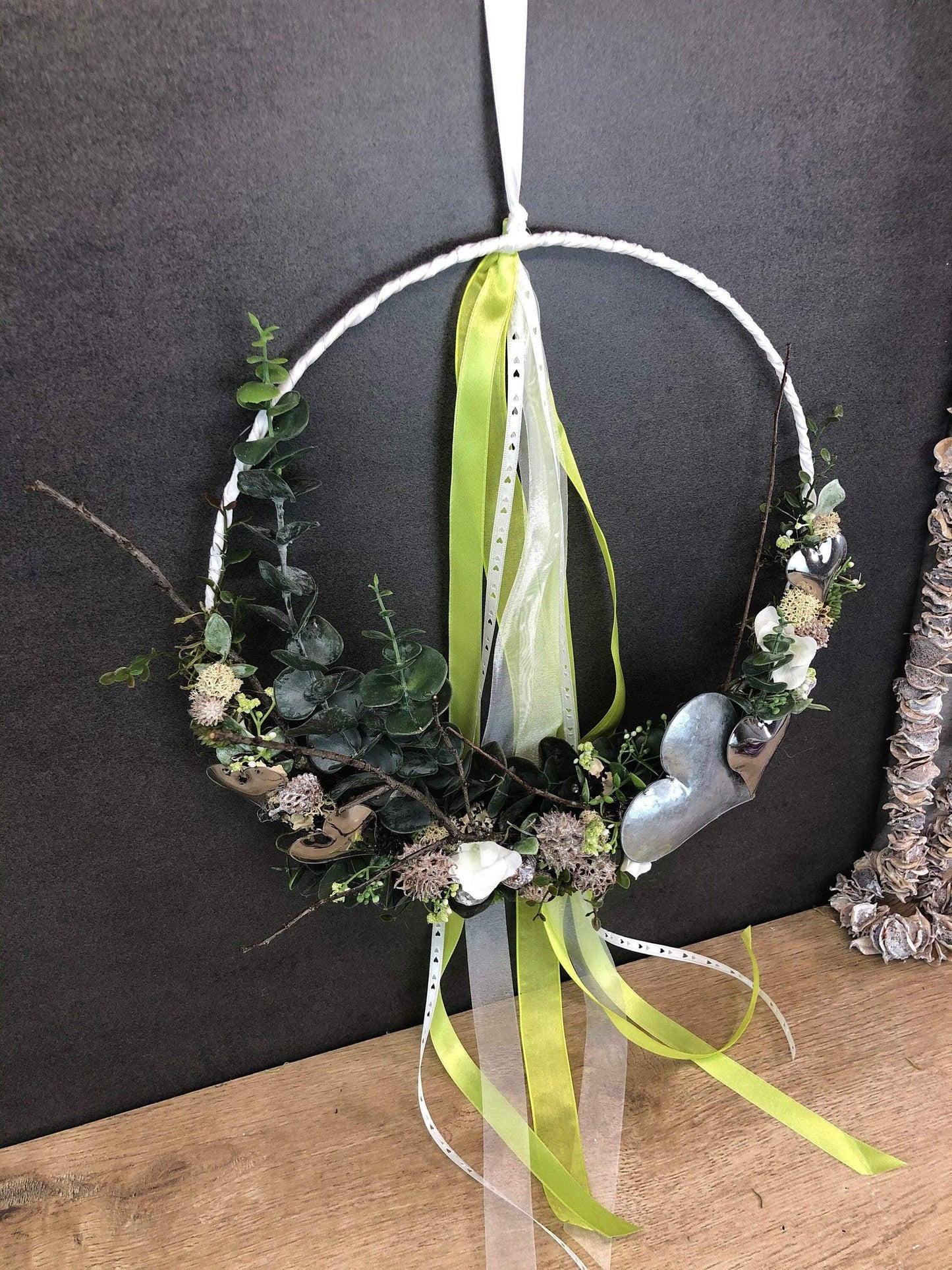 Türkranz ganzjährig Modern Türdeko Tür Schmuck Wunschgröße ganzjährig Muttertag Valentinstag Herz Boho Skelettblätter Band Filz Spitzenband – handgemacht aus Seiden- und Kunstblumen, langlebig & pflegeleicht von SarahsFlowerStudio