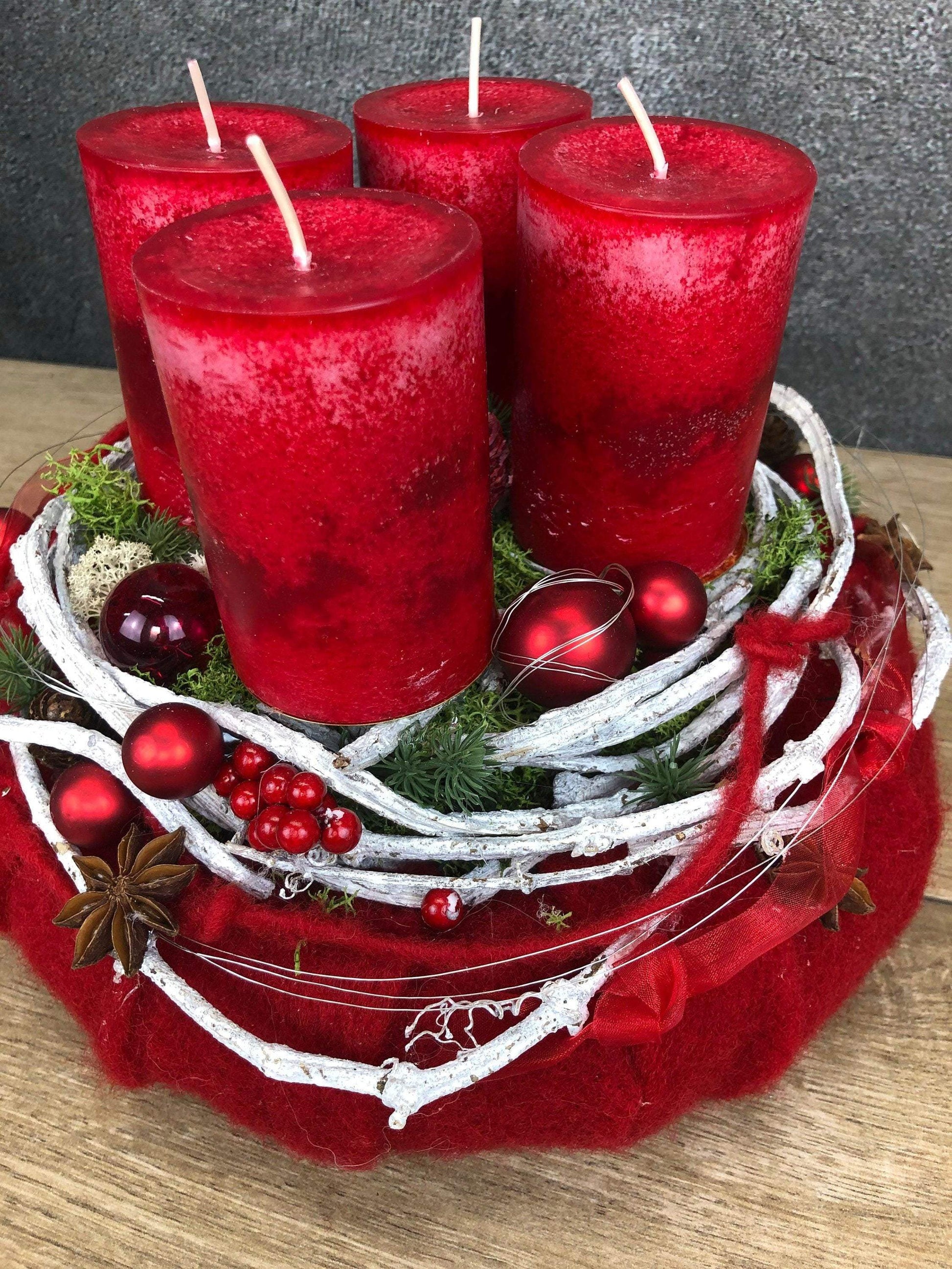 Adventskranz Adventskalender Filz Kugeln Sterne Moos Zedern mehrjährig rund – handgemacht aus Seiden- und Kunstblumen, langlebig & pflegeleicht von SarahsFlowerStudio