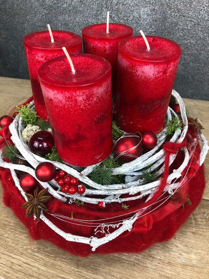 Adventskranz Adventskalender Filz Kugeln Sterne Moos Zedern mehrjährig rund – handgemacht aus Seiden- und Kunstblumen, langlebig & pflegeleicht von SarahsFlowerStudio