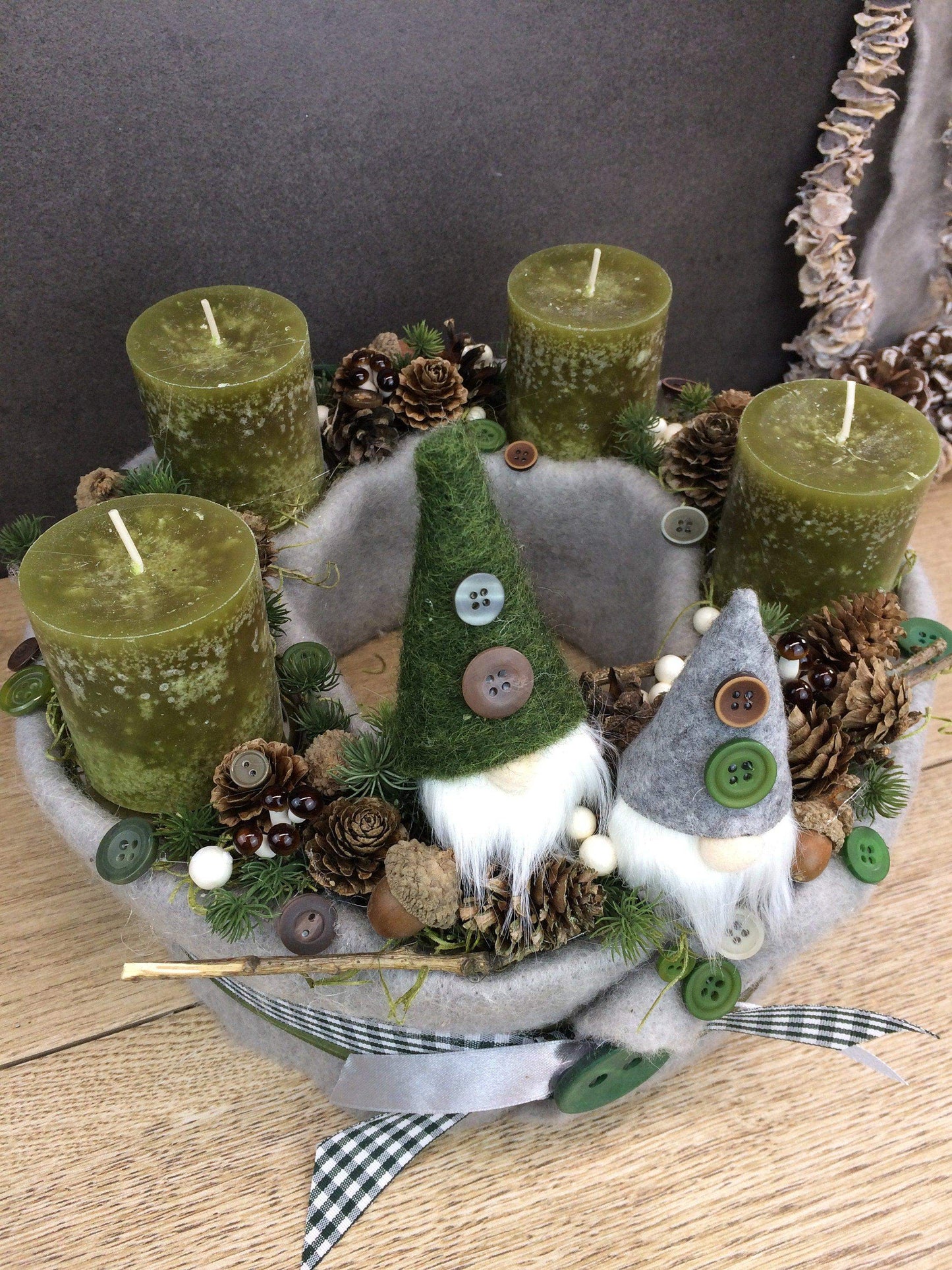 Adventskranz Adventskalender – handgemacht aus Seiden- und Kunstblumen, langlebig & pflegeleicht von SarahsFlowerStudio
