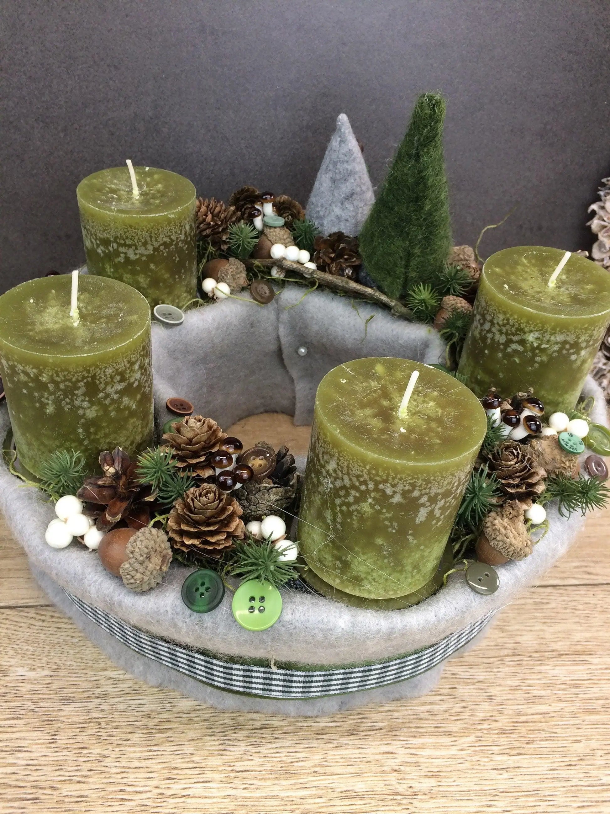 Adventskranz Adventskalender – handgemacht aus Seiden- und Kunstblumen, langlebig & pflegeleicht von SarahsFlowerStudio