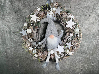 Advent 45cm Türkranz mit 40er LED Türdeko Türschmuck Weihnachten Weidenkranz Wichtel – handgemacht aus Seiden- und Kunstblumen, langlebig & pflegeleicht von SarahsFlowerStudio