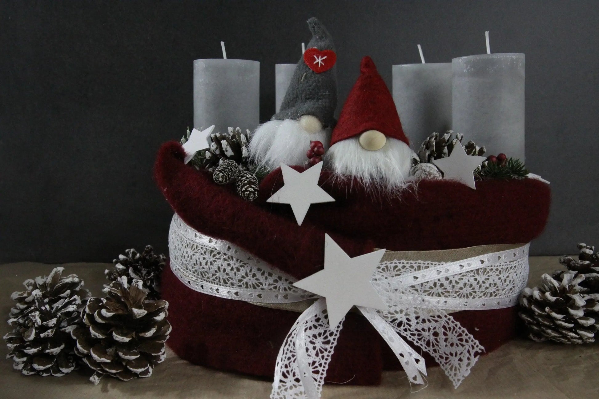 Adventskranz Adventskalender – handgemacht aus Seiden- und Kunstblumen, langlebig & pflegeleicht von SarahsFlowerStudio