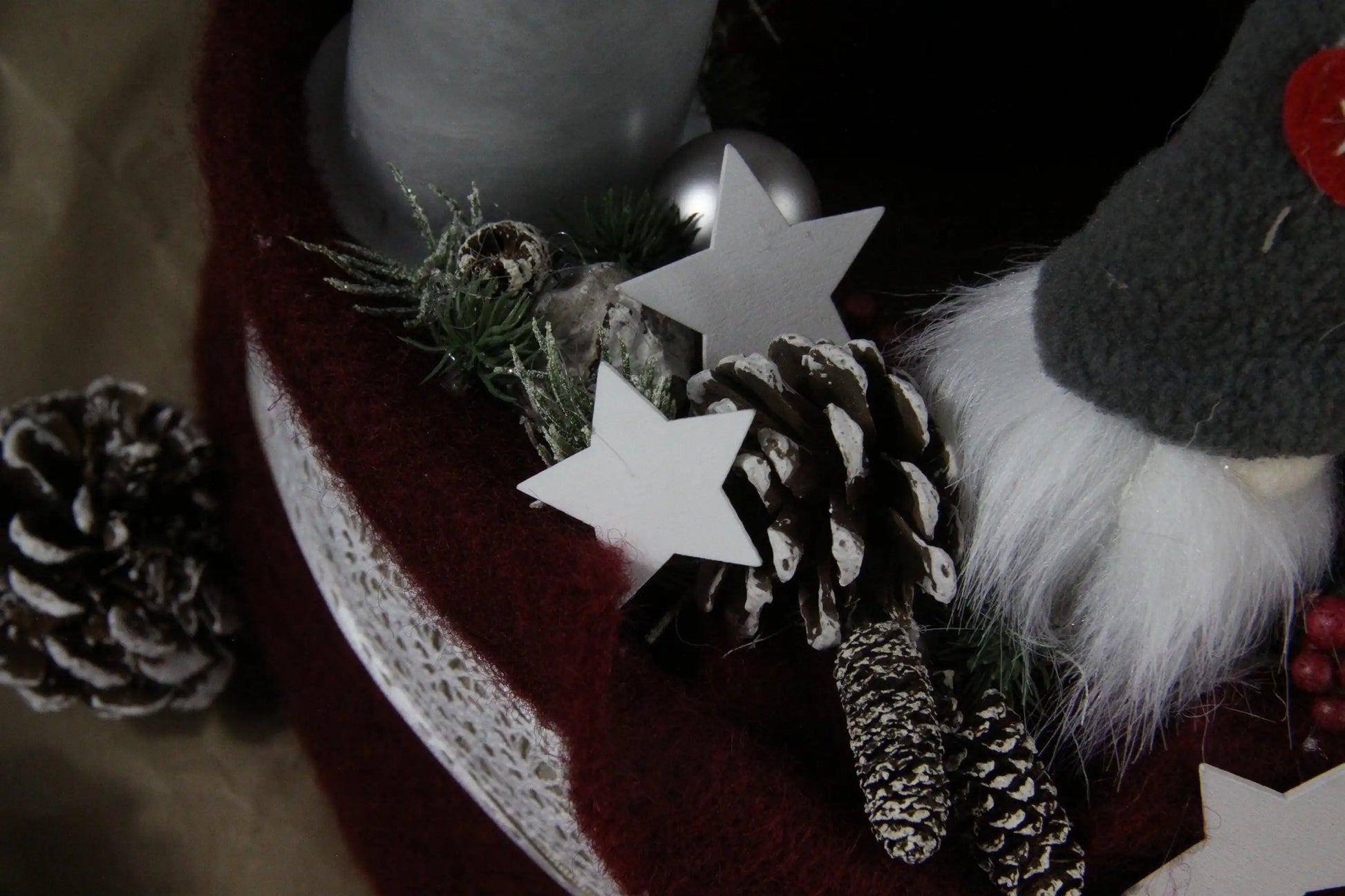 Adventskranz Adventskalender – handgemacht aus Seiden- und Kunstblumen, langlebig & pflegeleicht von SarahsFlowerStudio
