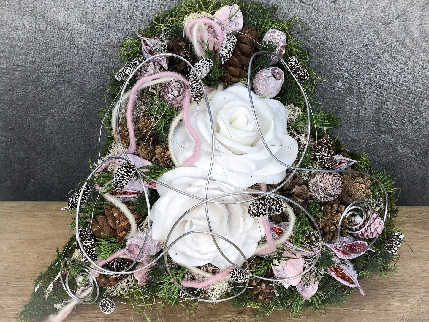 Grabgesteck Grabschmuck Herz Wunschgröße Grabdekoration Grabschmuck Allerheiligen Wachs Rose – handgemacht aus Seiden- und Kunstblumen, langlebig & pflegeleicht von SarahsFlowerStudio