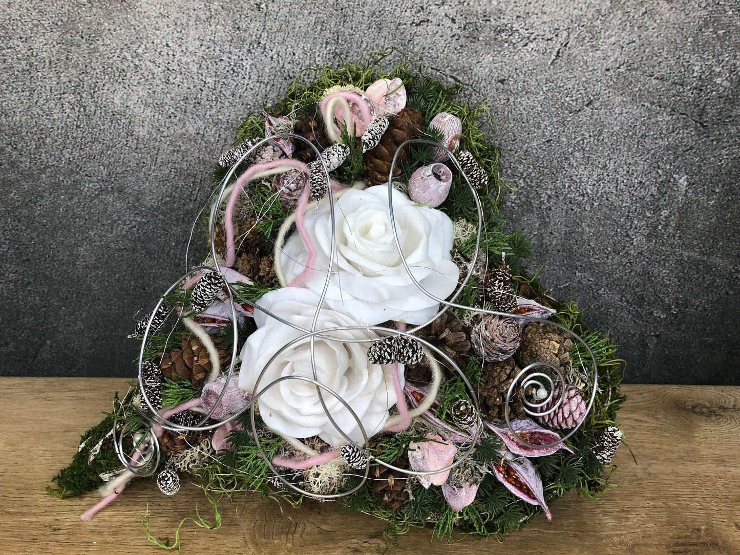 Grabgesteck Grabschmuck Herz Wunschgröße Grabdekoration Grabschmuck Allerheiligen Wachs Rose – handgemacht aus Seiden- und Kunstblumen, langlebig & pflegeleicht von SarahsFlowerStudio
