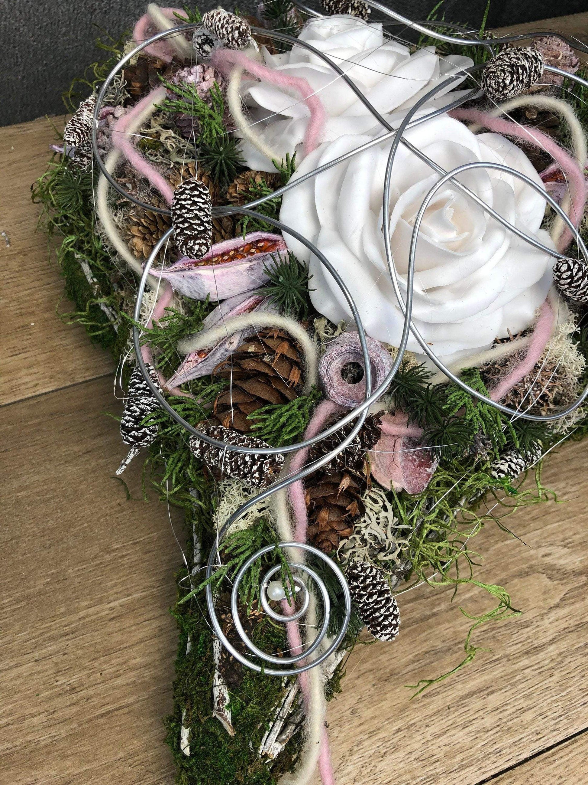 Grabgesteck Grabschmuck Herz Wunschgröße Grabdekoration Grabschmuck Allerheiligen Wachs Rose – handgemacht aus Seiden- und Kunstblumen, langlebig & pflegeleicht von SarahsFlowerStudio