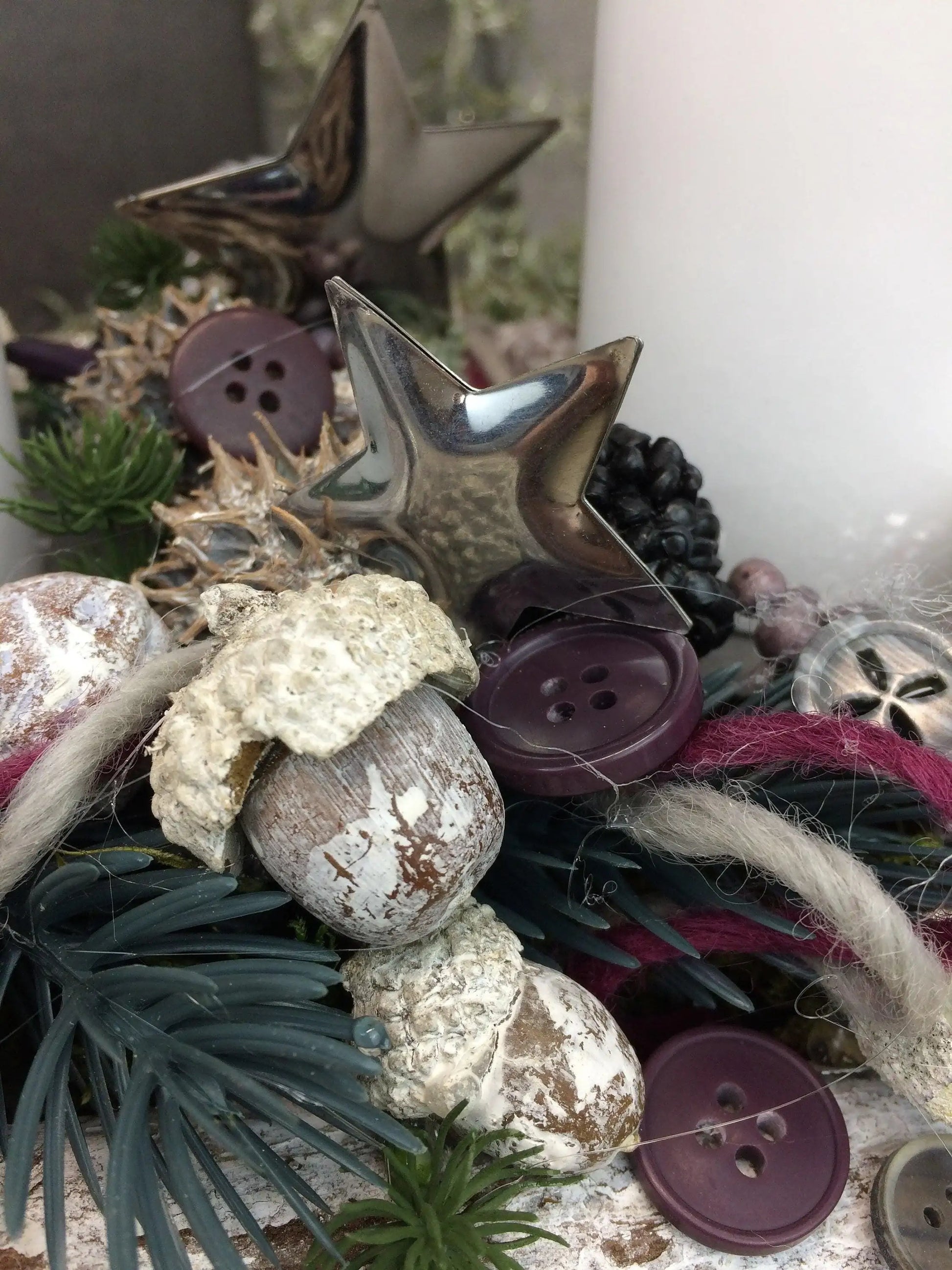 Adventskranz Adventskalender Wichtel Modern Länglich in zwei verschiedenen Größen L und XL – handgemacht aus Seiden- und Kunstblumen, langlebig & pflegeleicht von SarahsFlowerStudio
