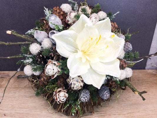 Grabgesteck Allerheiligen 32cm Grabschmuck Amaryllis Wunschfarbe Grabdeko Grabdekoration Allerheiligen – handgemacht aus Seiden- und Kunstblumen, langlebig & pflegeleicht von SarahsFlowerStudio