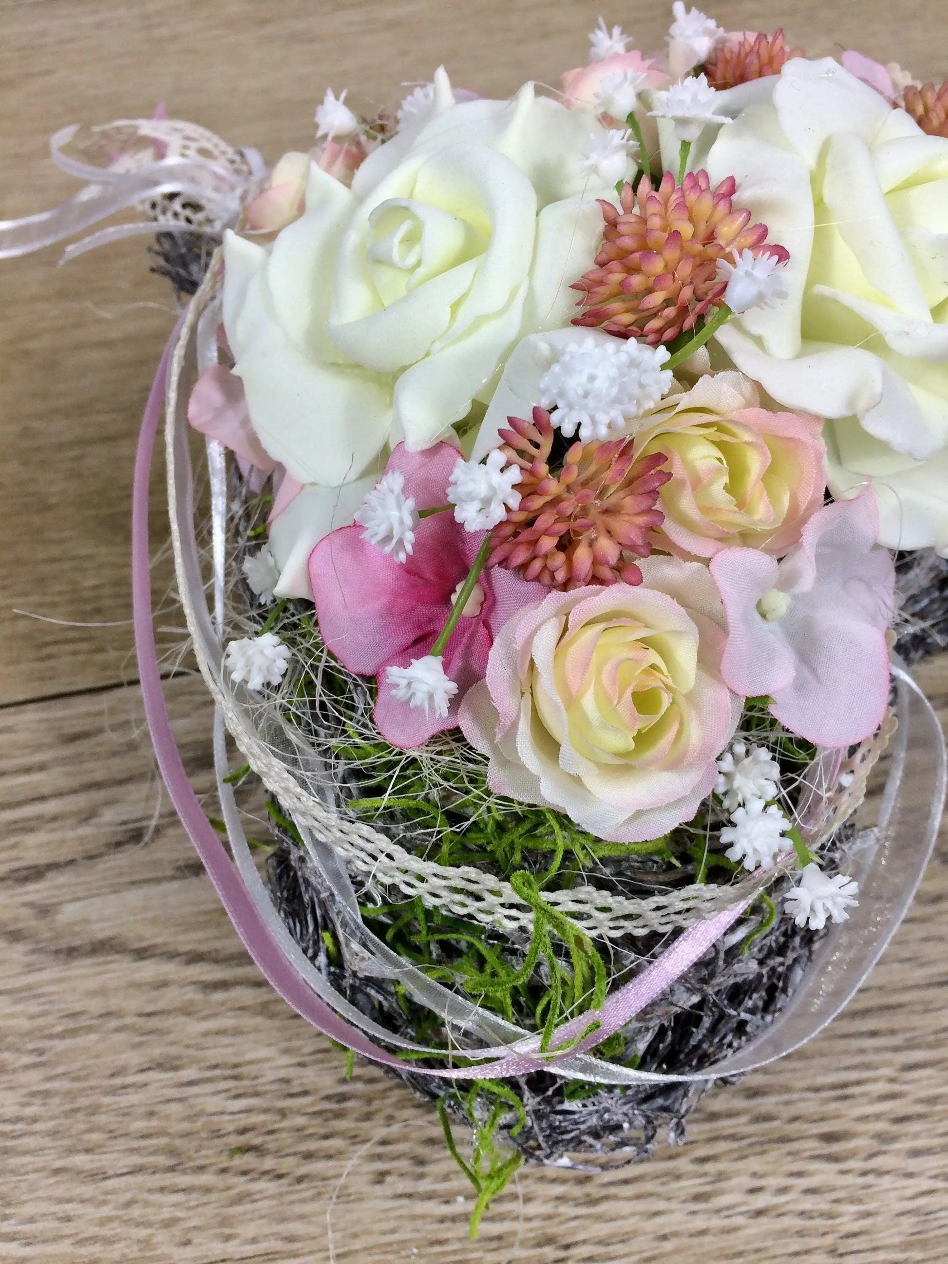 Grabgesteck Herz Grabschmuck Rose Hortensie Schleierkraut Sedum Tillansie Spitzenband Band Grabdekoration Grabschmuck Allerheiligen – handgemacht aus Seiden- und Kunstblumen, langlebig & pflegeleicht von SarahsFlowerStudio