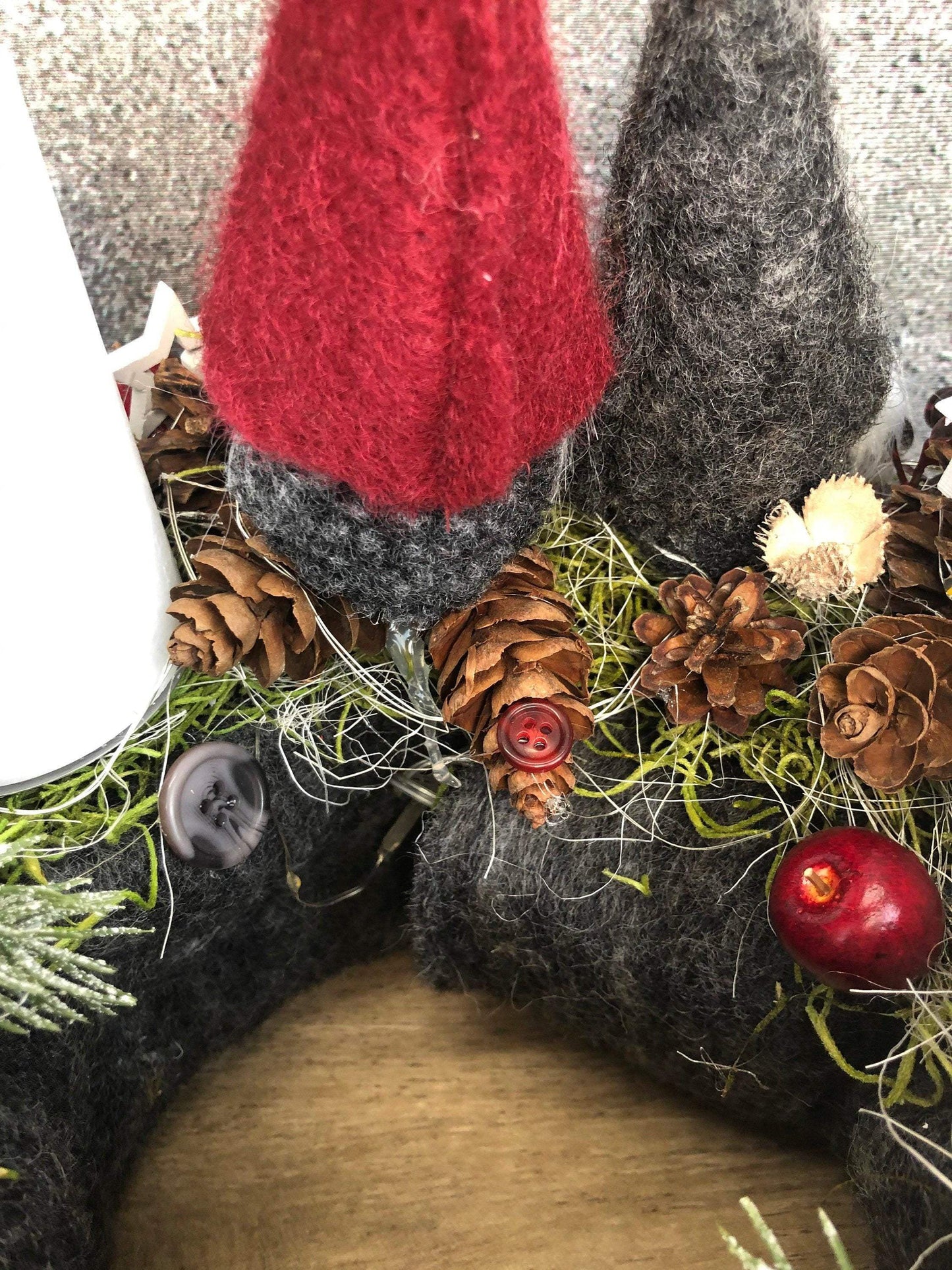 Adventskranz Adventskalender – handgemacht aus Seiden- und Kunstblumen, langlebig & pflegeleicht von SarahsFlowerStudio