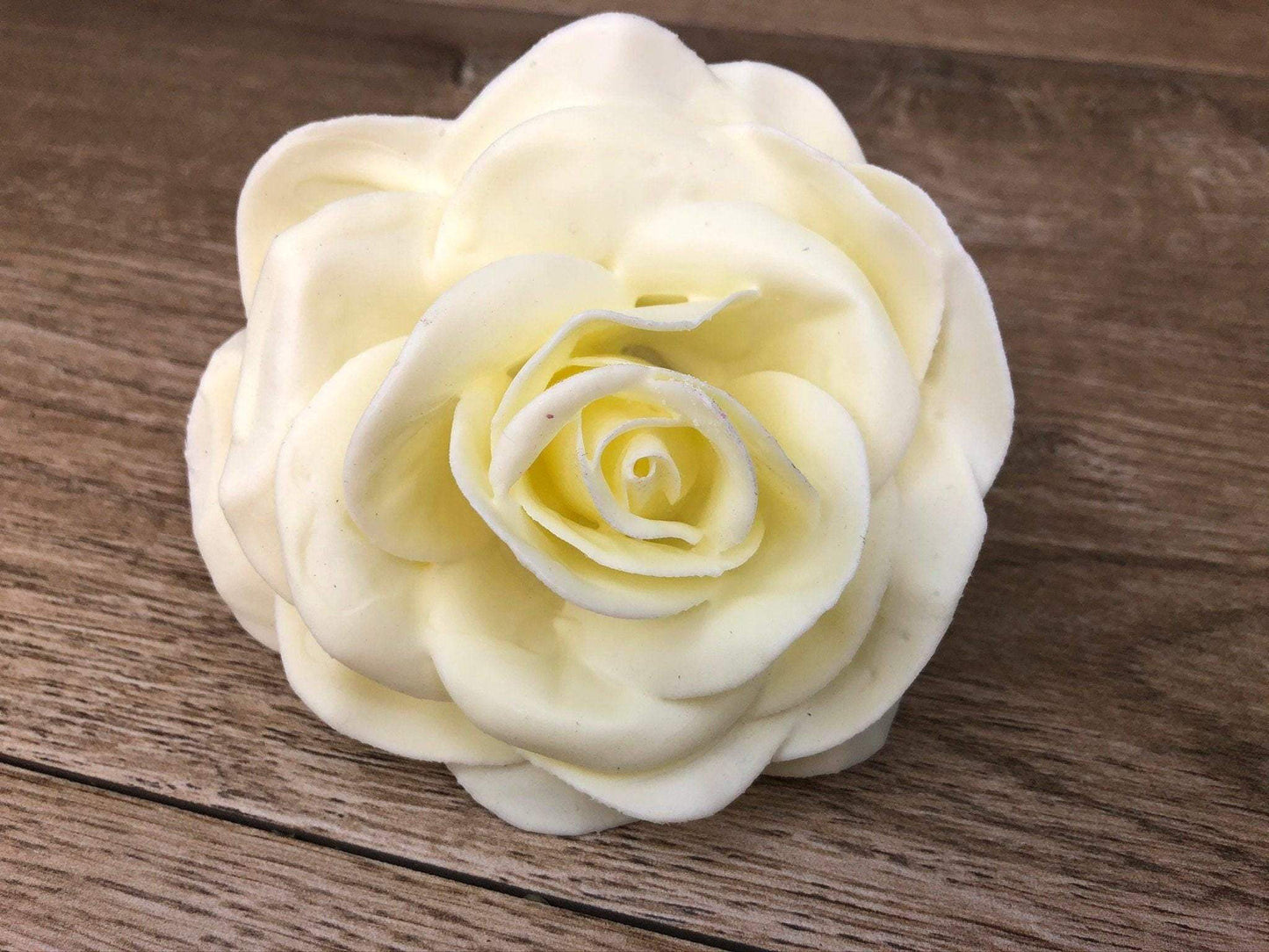 Wachsrosen Rosen Seidenrosen Seidenblumen Gewachst künstliche künstlich winterlich Allerheiligen Totensonntag – handgemacht aus Seiden- und Kunstblumen, langlebig & pflegeleicht von SarahsFlowerStudio