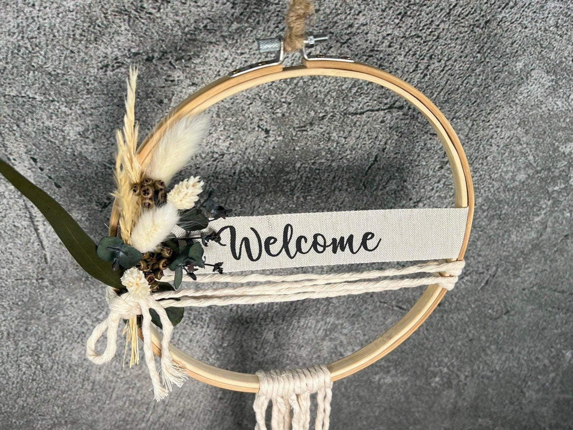 Türkranz Kranz Ring Stickring Eukalyptus Gräser Wandkranz Trockenblumen Hoop – handgemacht aus Seiden- und Kunstblumen, langlebig & pflegeleicht von SarahsFlowerStudio