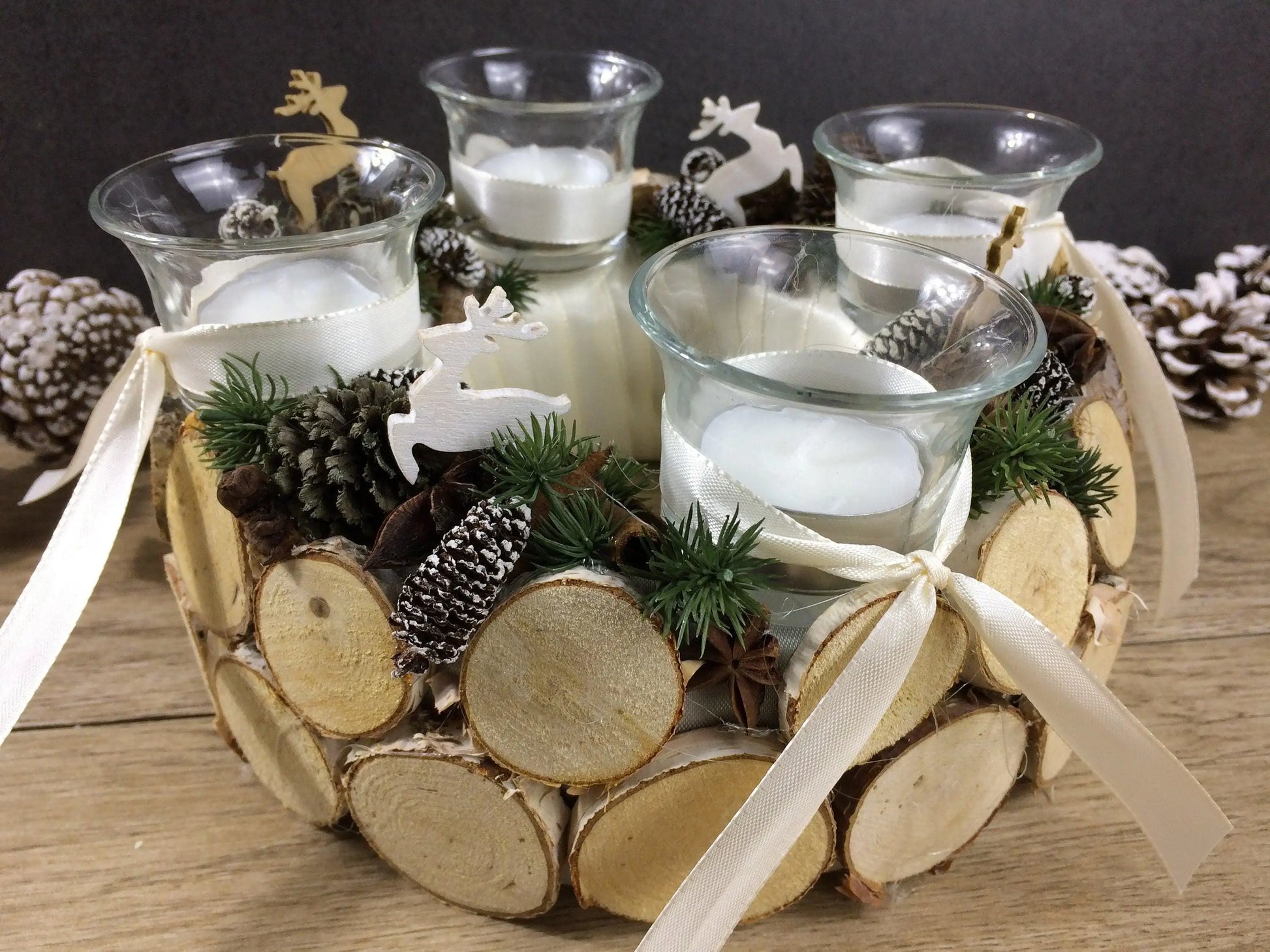 Adventskranz Wunschfarbe Hirsch Zapfen Birke Wunschfarbe Teelicht Anis Zimt – handgemacht aus Seiden- und Kunstblumen, langlebig & pflegeleicht von SarahsFlowerStudio