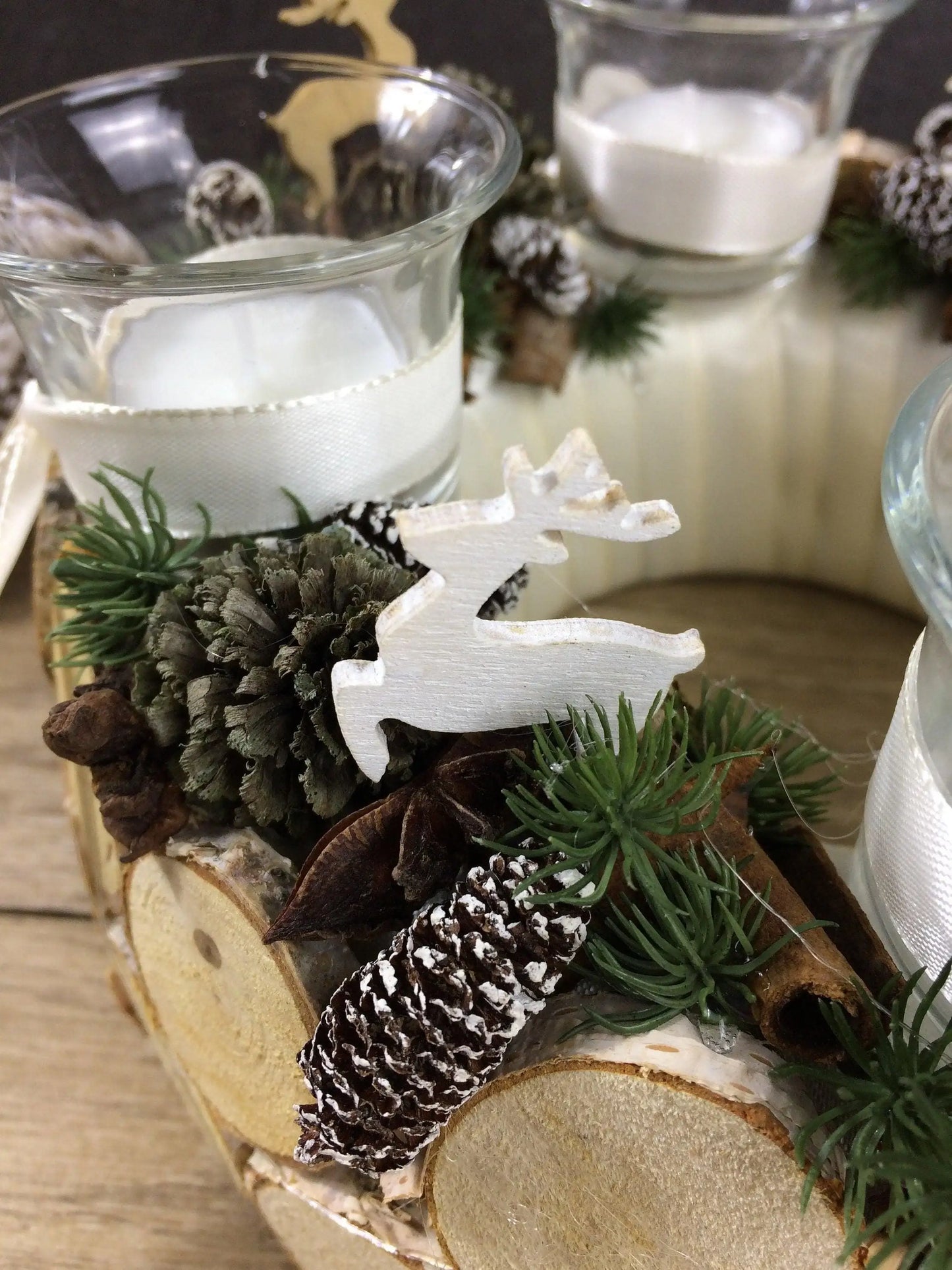Adventskranz Wunschfarbe Hirsch Zapfen Birke Wunschfarbe Teelicht Anis Zimt – handgemacht aus Seiden- und Kunstblumen, langlebig & pflegeleicht von SarahsFlowerStudio