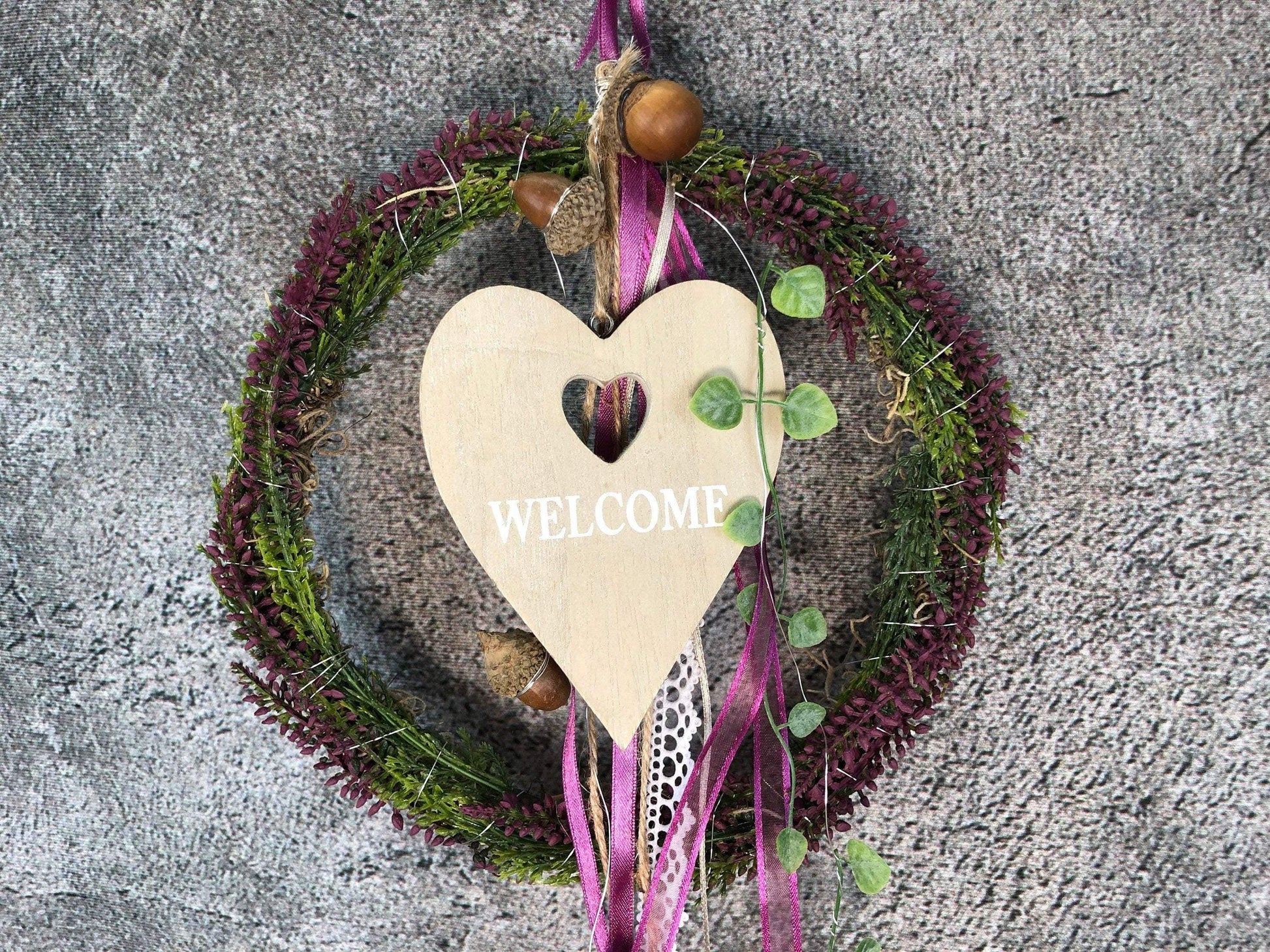 Türkranz Heide Erika Holz Herz Welcome Herbst Herbstlich Türschmuck Modern Wunschfarbe Wunschgröße Tür Schmuck ganzjährig – handgemacht aus Seiden- und Kunstblumen, langlebig & pflegeleicht von SarahsFlowerStudio