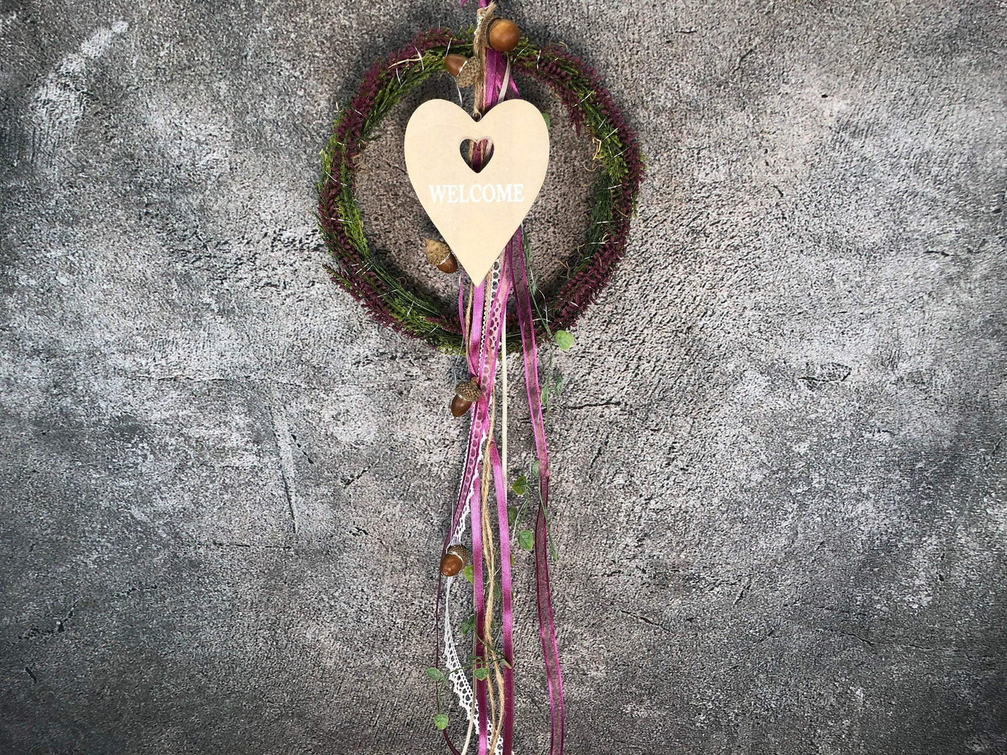 Türkranz Heide Erika Holz Herz Welcome Herbst Herbstlich Türschmuck Modern Wunschfarbe Wunschgröße Tür Schmuck ganzjährig – handgemacht aus Seiden- und Kunstblumen, langlebig & pflegeleicht von SarahsFlowerStudio