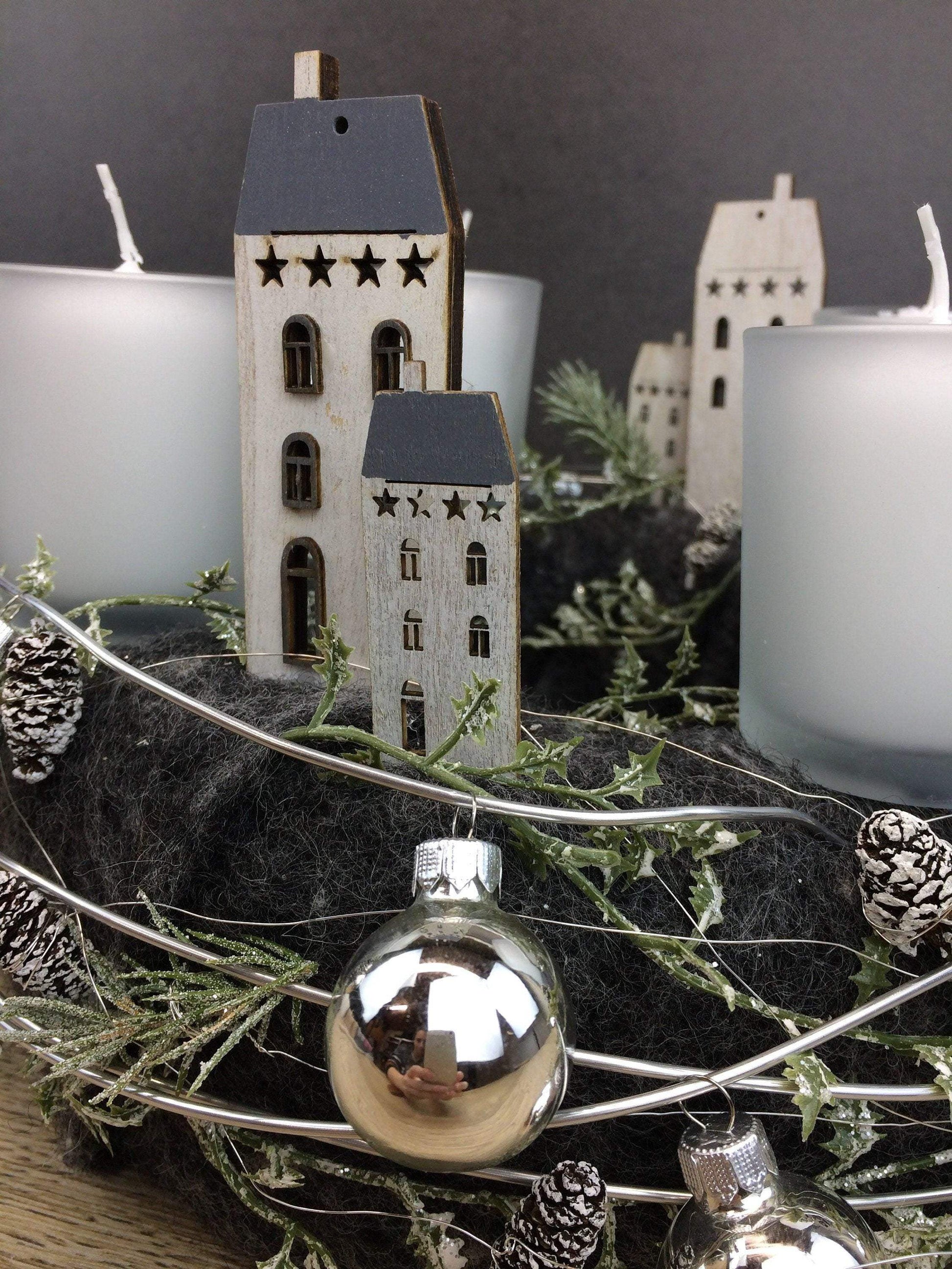 Adventskranz Adventskalender Gläser Häuser Sterne Kugeln Kerzen Tanne Filz Modern Natürlich Getrocknet Künstlich Haltbar – handgemacht aus Seiden- und Kunstblumen, langlebig & pflegeleicht von SarahsFlowerStudio