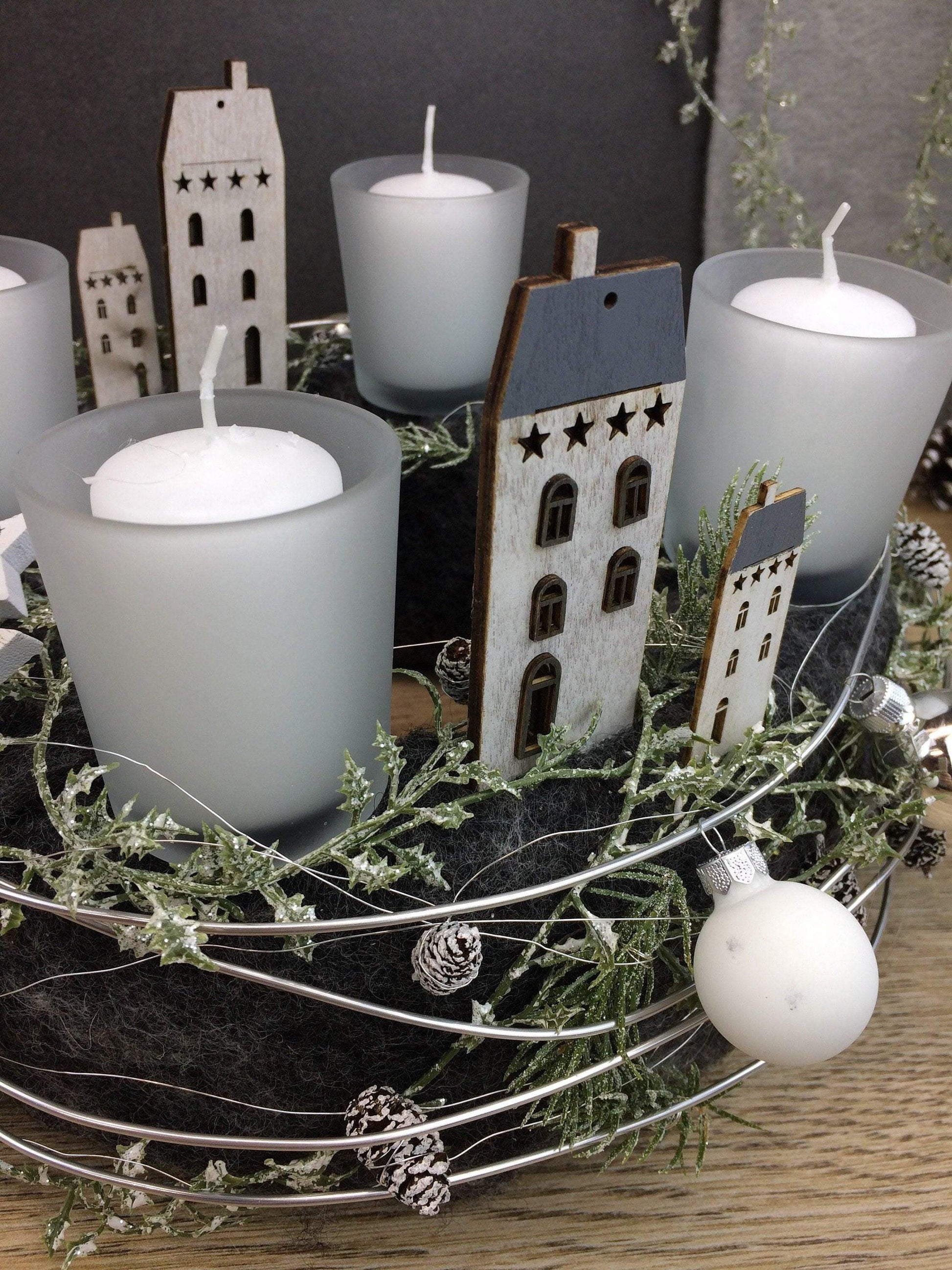Adventskranz Adventskalender Gläser Häuser Sterne Kugeln Kerzen Tanne Filz Modern Natürlich Getrocknet Künstlich Haltbar – handgemacht aus Seiden- und Kunstblumen, langlebig & pflegeleicht von SarahsFlowerStudio