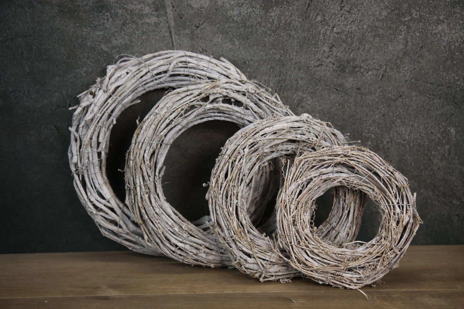 Türkranz Frohes Fest Türschmuck Weihnachten Weidenkranz Zapfen Kugeln Stern Apfel Knöpfe Tanne Band Modern – handgemacht aus Seiden- und Kunstblumen, langlebig & pflegeleicht von SarahsFlowerStudio