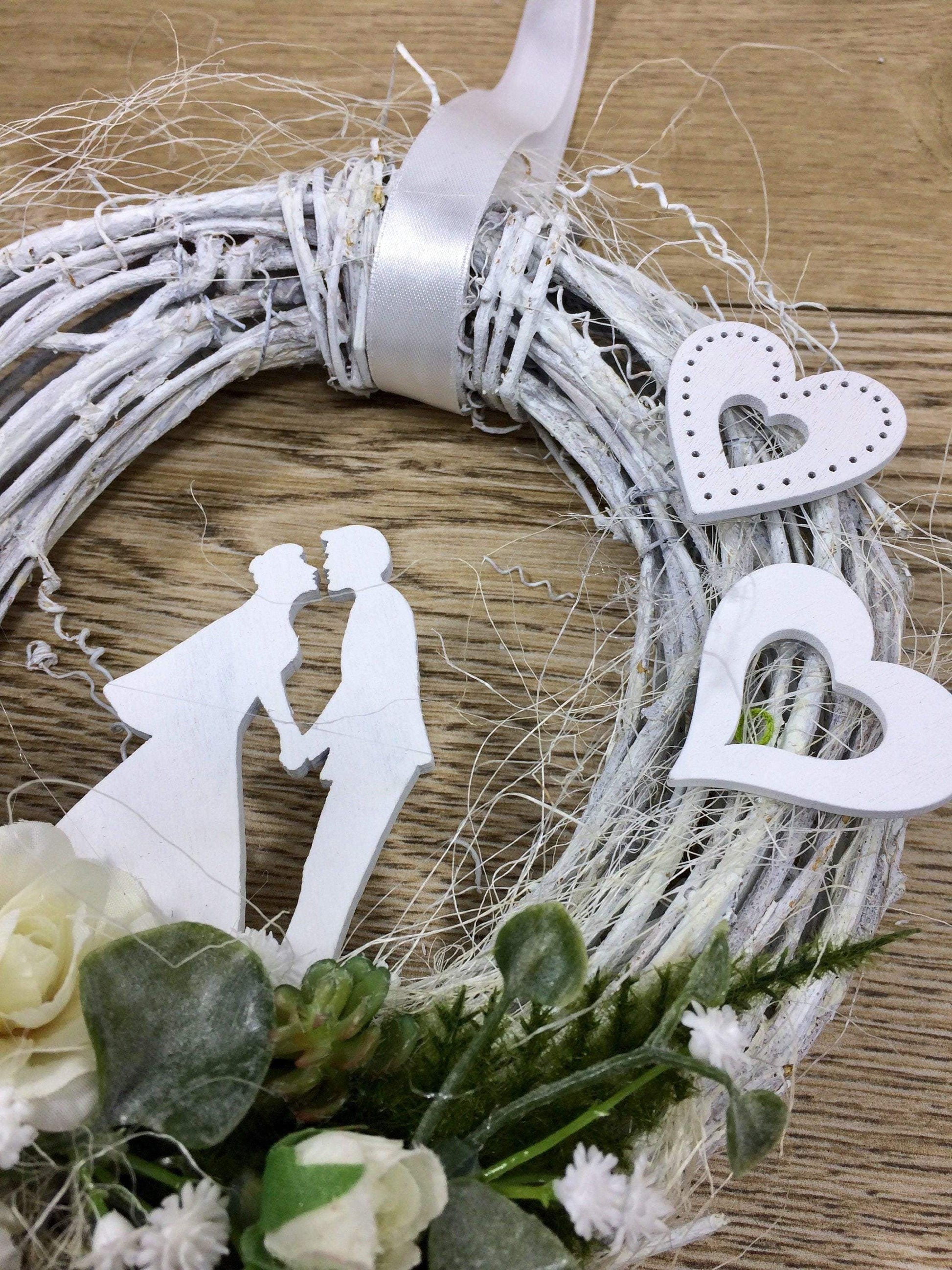 Türkranz 20cm Türdeko Türschmuck Hochzeit Rosen Schleierkraut Hochzeitspaar Weiß SukkulentenModern ganzjährig Tür Schmuck Herbst – handgemacht aus Seiden- und Kunstblumen, langlebig & pflegeleicht von SarahsFlowerStudio