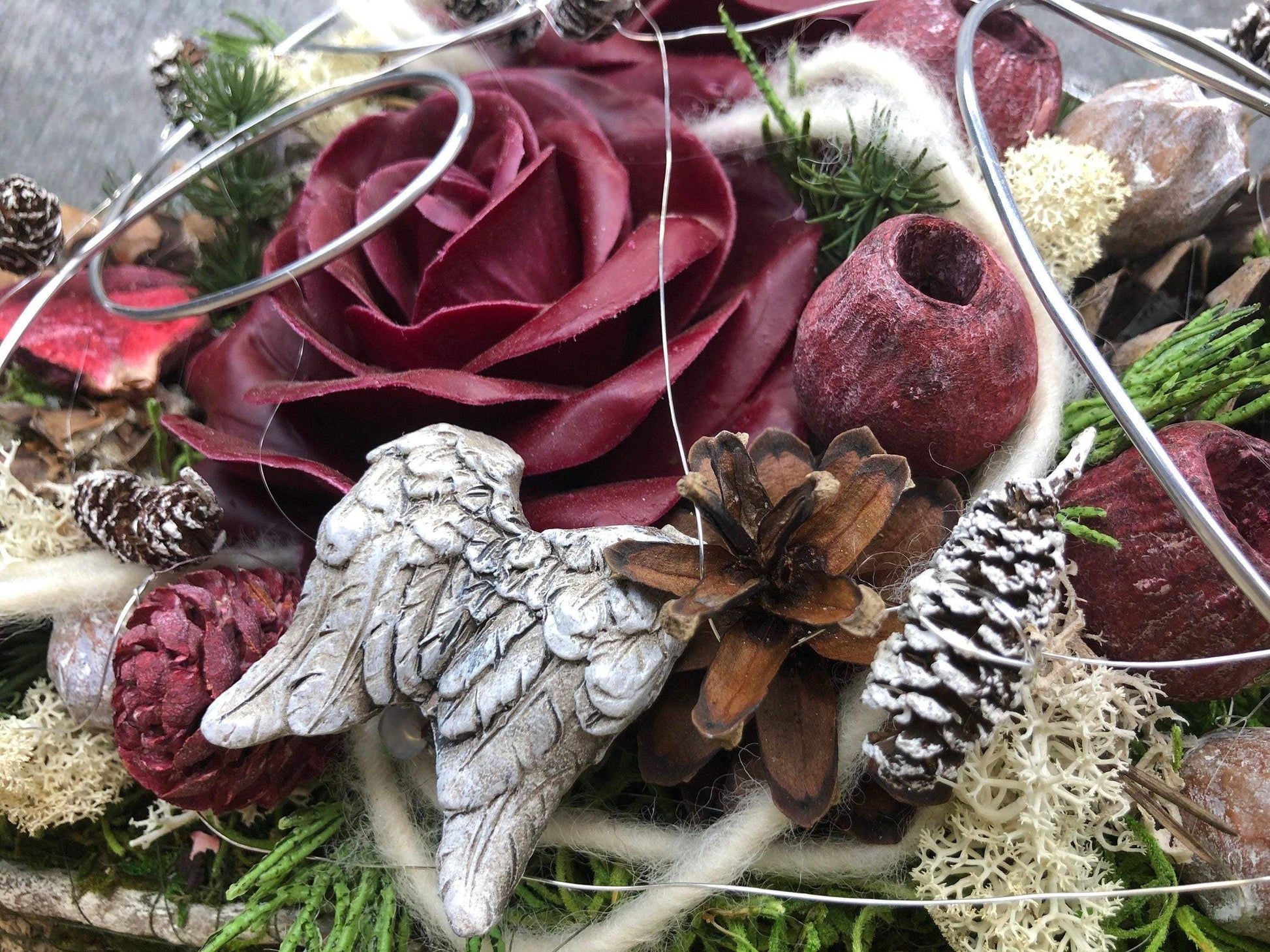 Grabgesteck Grabschmuck Herz Wunschgröße Grabdekoration Grabschmuck Allerheiligen Wachs Rose – handgemacht aus Seiden- und Kunstblumen, langlebig & pflegeleicht von SarahsFlowerStudio
